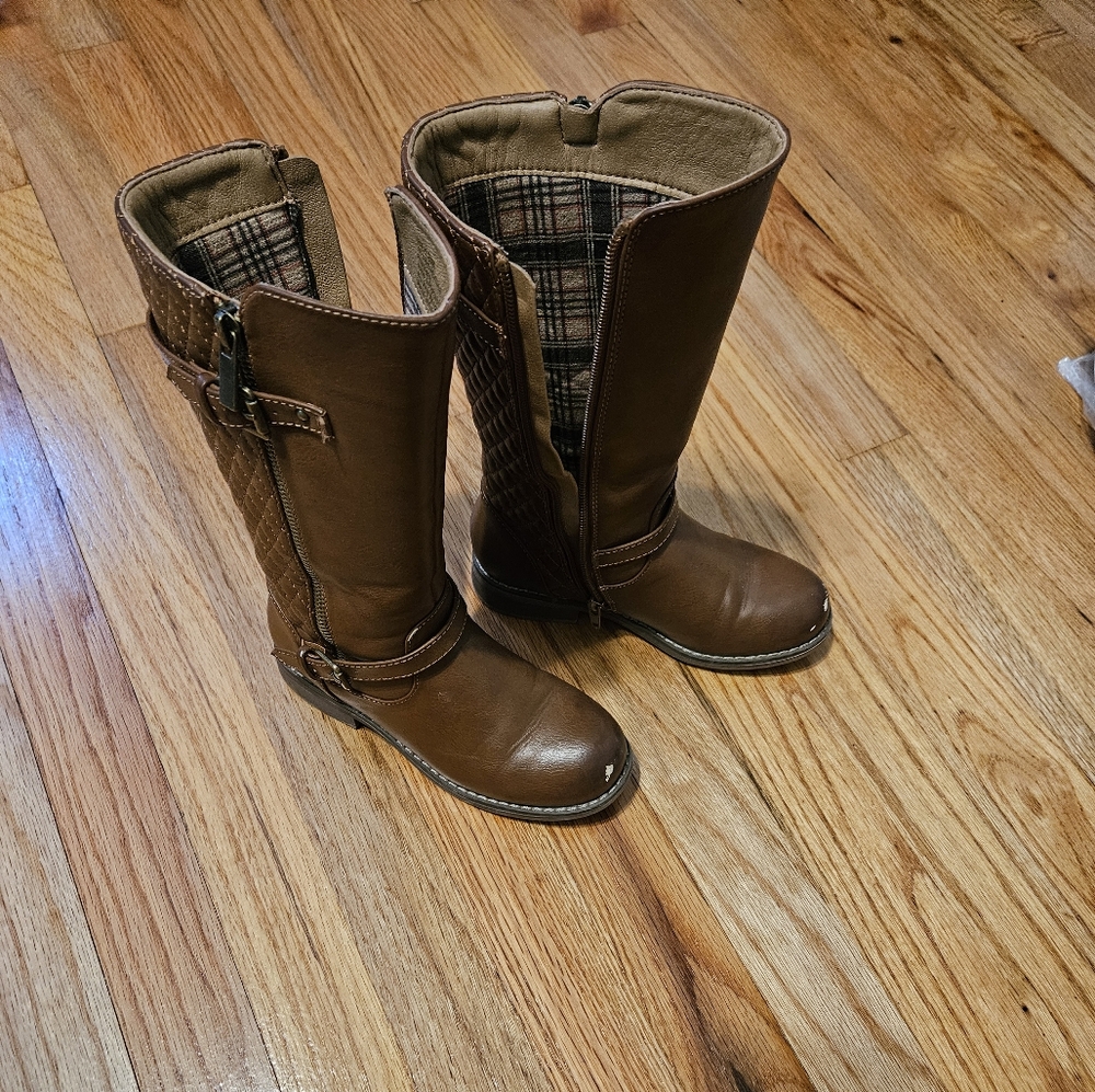 Girls tall boots, used but nice, size 13